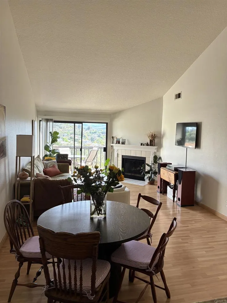 2146 Valleydale Lane Encinitas, CA 92024
