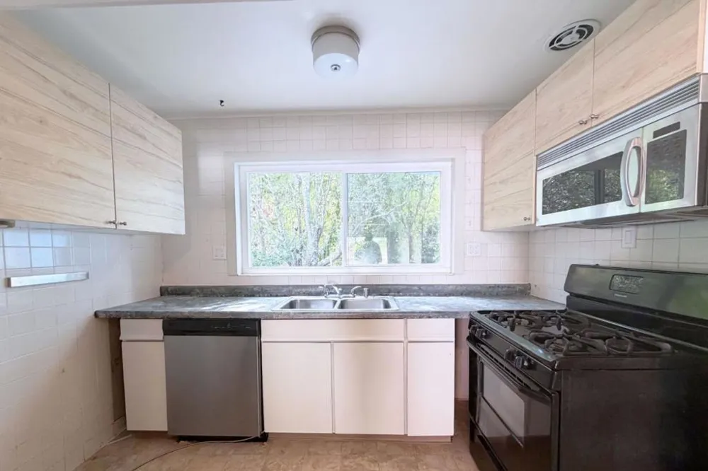 652 Rockaway Beach Avenue Pacifica, CA 94044