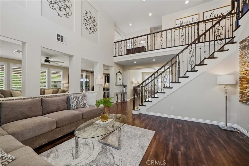 17688 Wren Drive Canyon Country, CA 91387