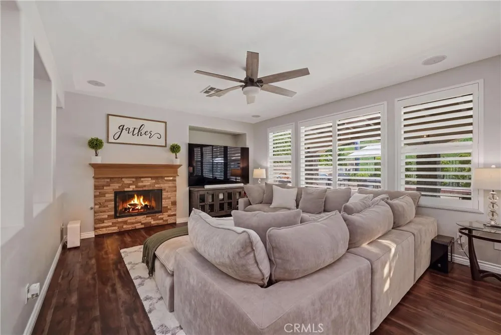 17688 Wren Drive Canyon Country, CA 91387