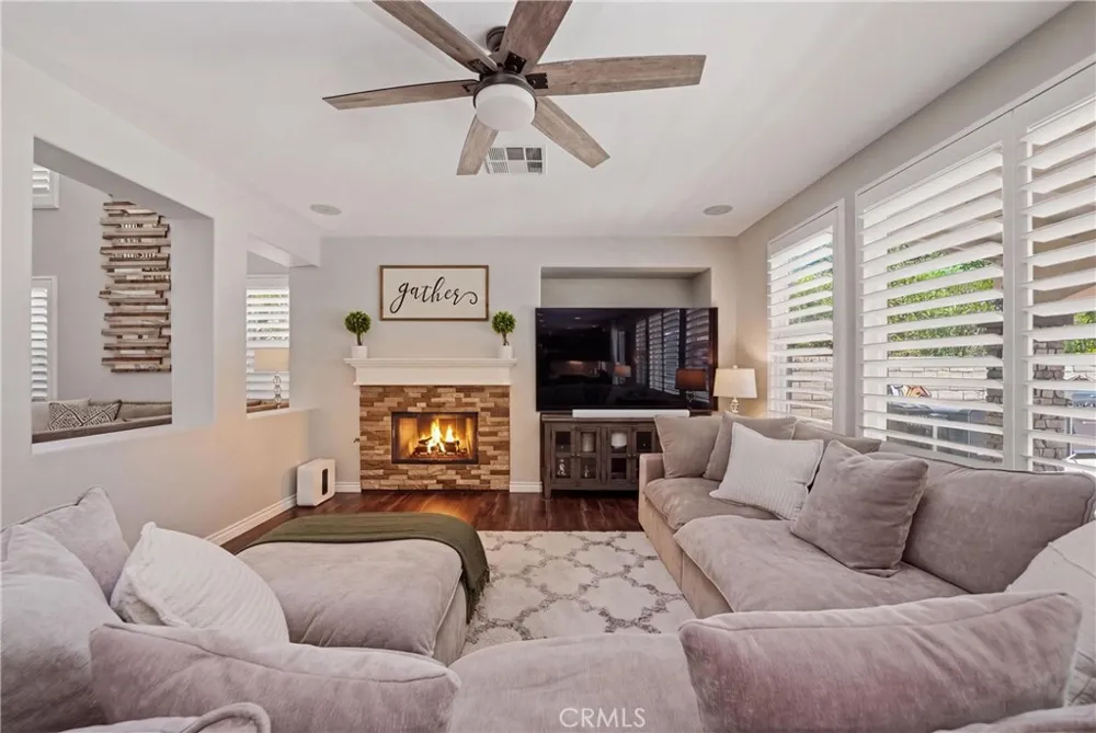 17688 Wren Drive Canyon Country, CA 91387