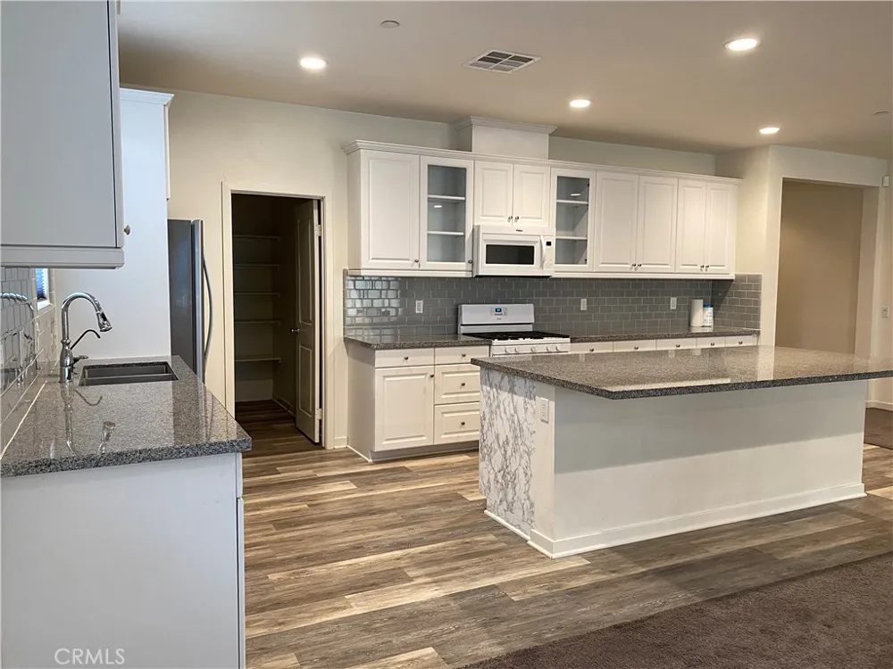4232 W Ivesbrook Street Lancaster, CA 93536