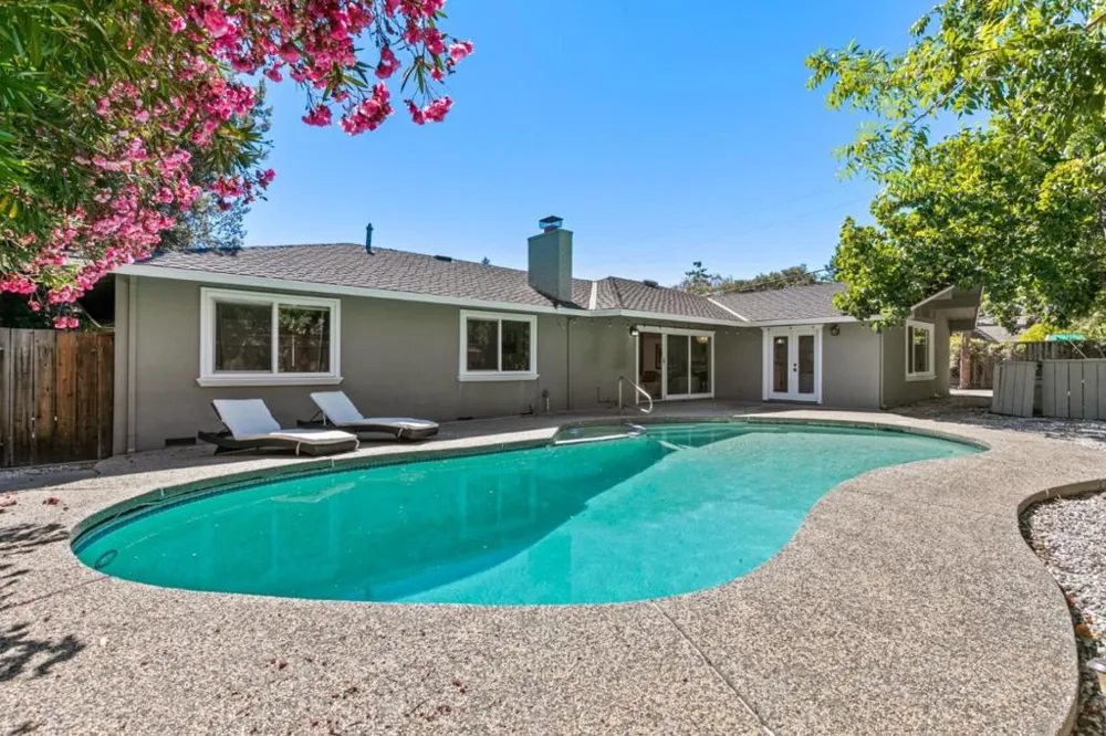 20005 Scotland Drive Saratoga, CA 95070