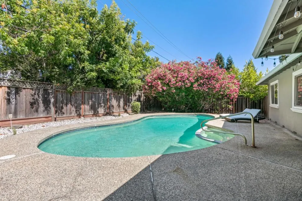 20005 Scotland Drive Saratoga, CA 95070