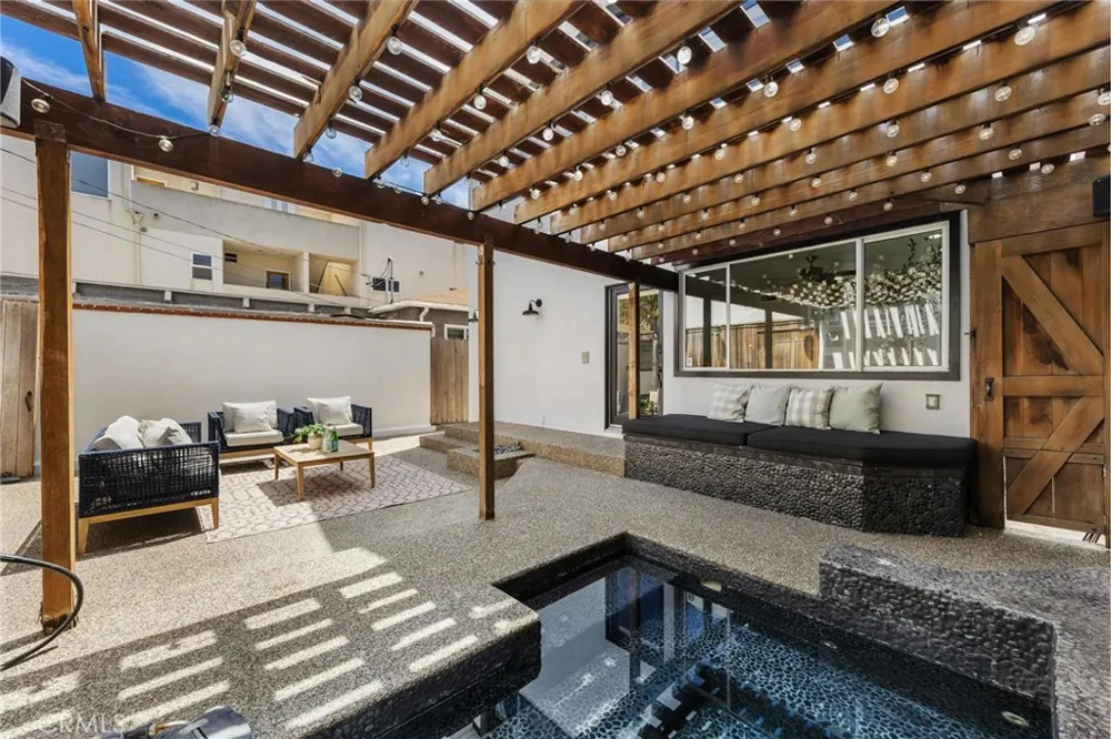 405 10th Street Manhattan Beach, CA 90266