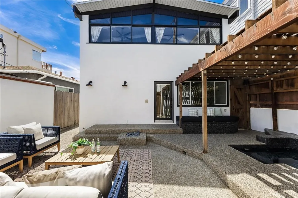 405 10th Street Manhattan Beach, CA 90266