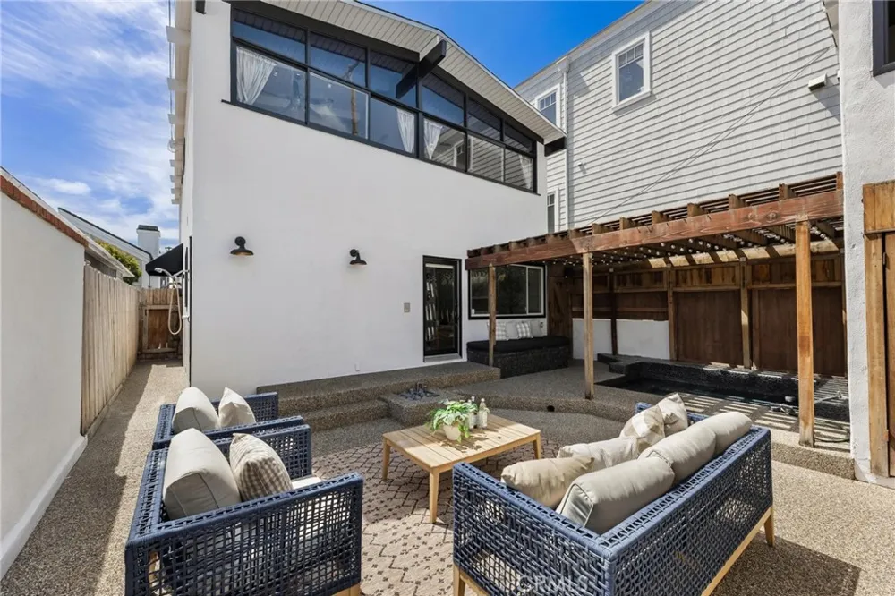 405 10th Street Manhattan Beach, CA 90266