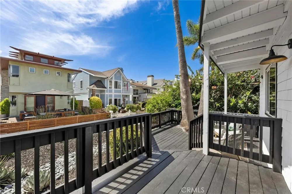 405 10th Street Manhattan Beach, CA 90266