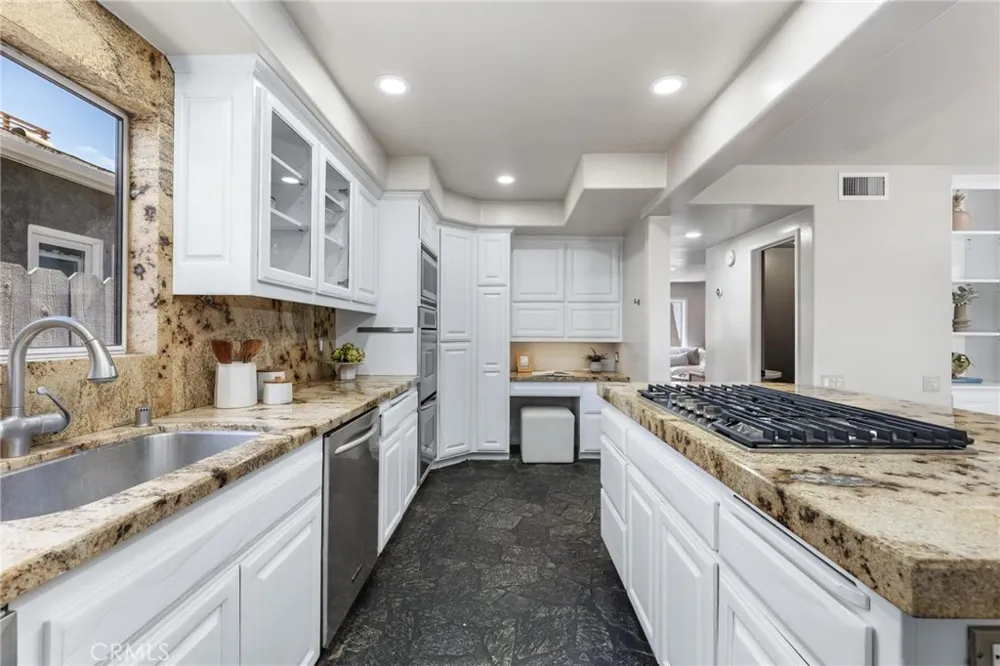 405 10th Street Manhattan Beach, CA 90266