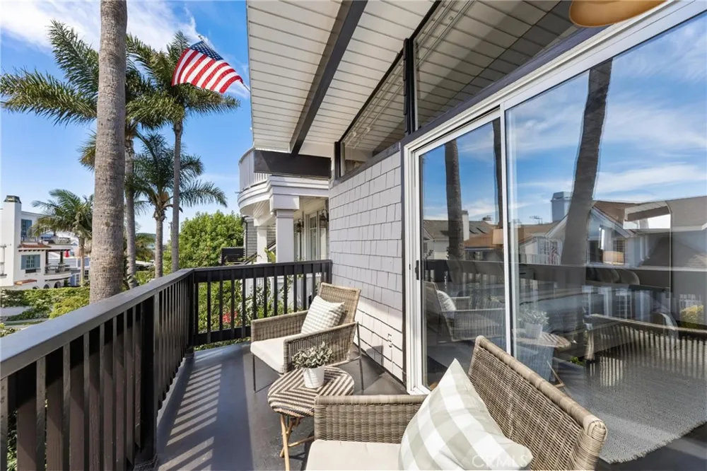 405 10th Street Manhattan Beach, CA 90266