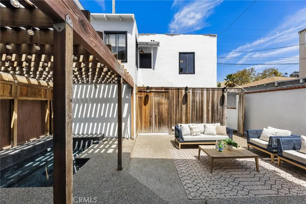 405 10th Street Manhattan Beach, CA 90266
