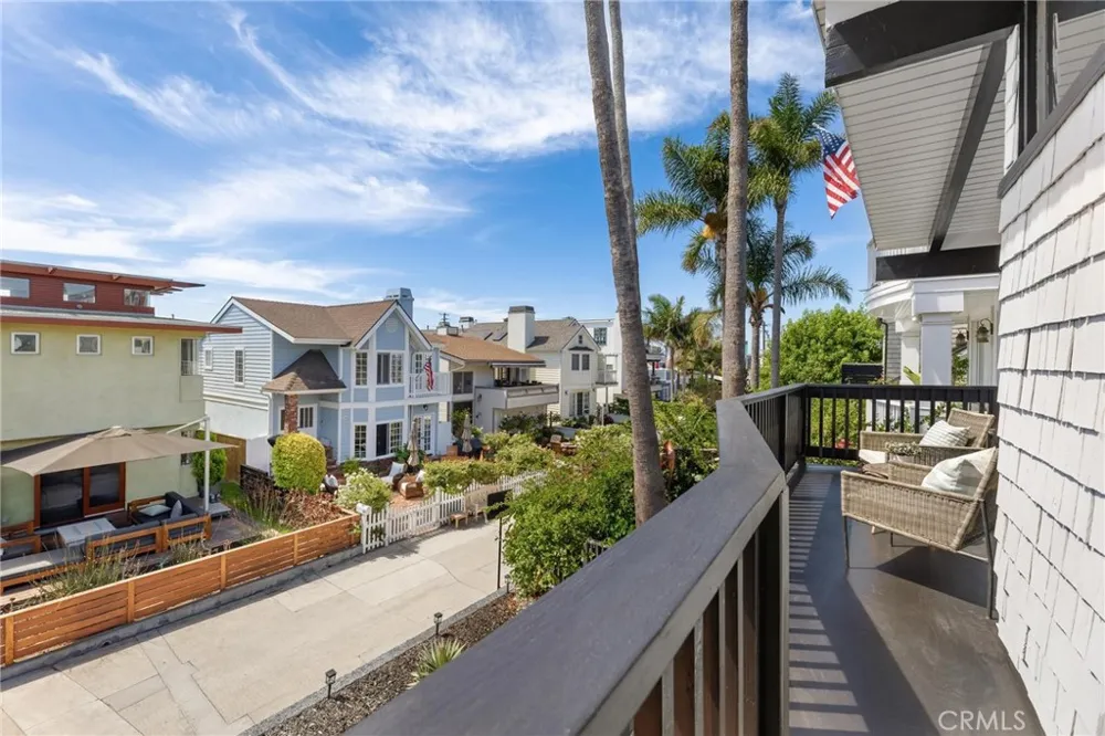 405 10th Street Manhattan Beach, CA 90266
