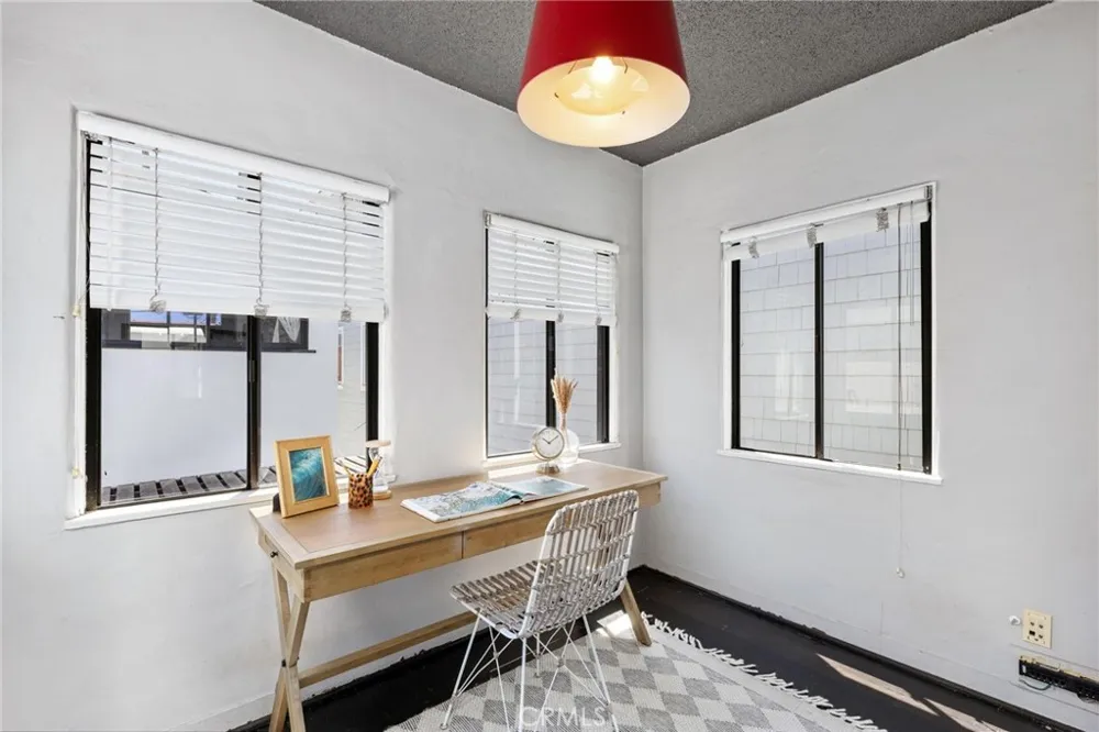 405 10th Street Manhattan Beach, CA 90266