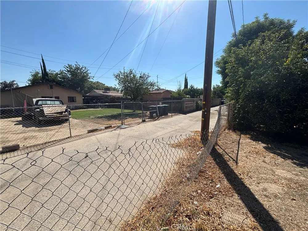 242 E M Colton, CA 92324