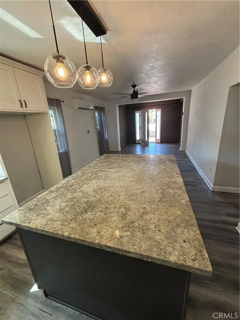242 E M Colton, CA 92324