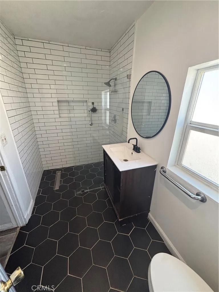 242 E M Colton, CA 92324