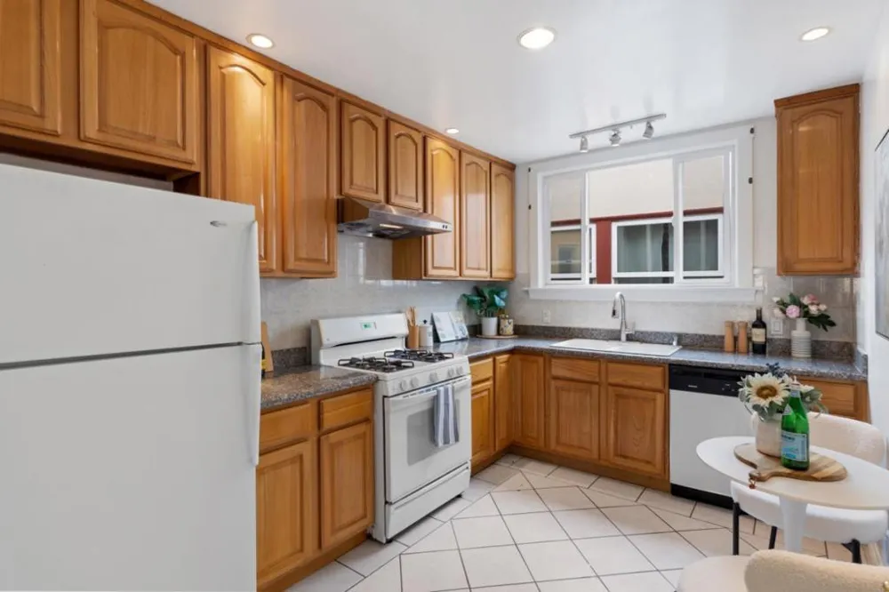 60 Camellia Avenue San Francisco, CA 94112