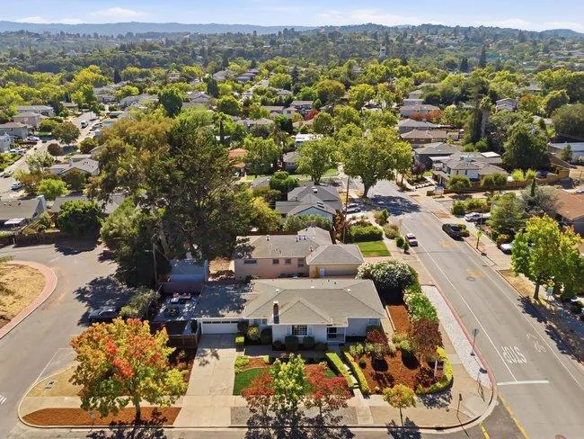 2310 Euclid Avenue Redwood City, CA 94061