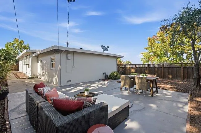 2310 Euclid Avenue Redwood City, CA 94061