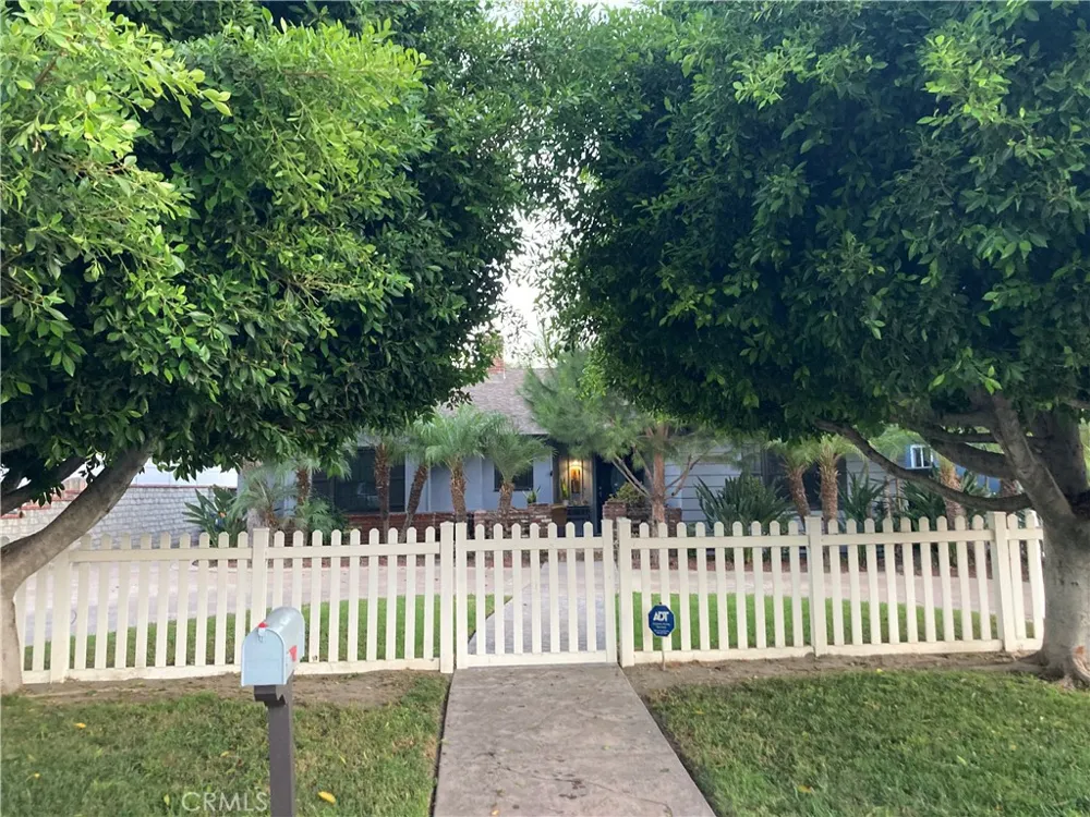 1812 W Riverside Burbank, CA 91506