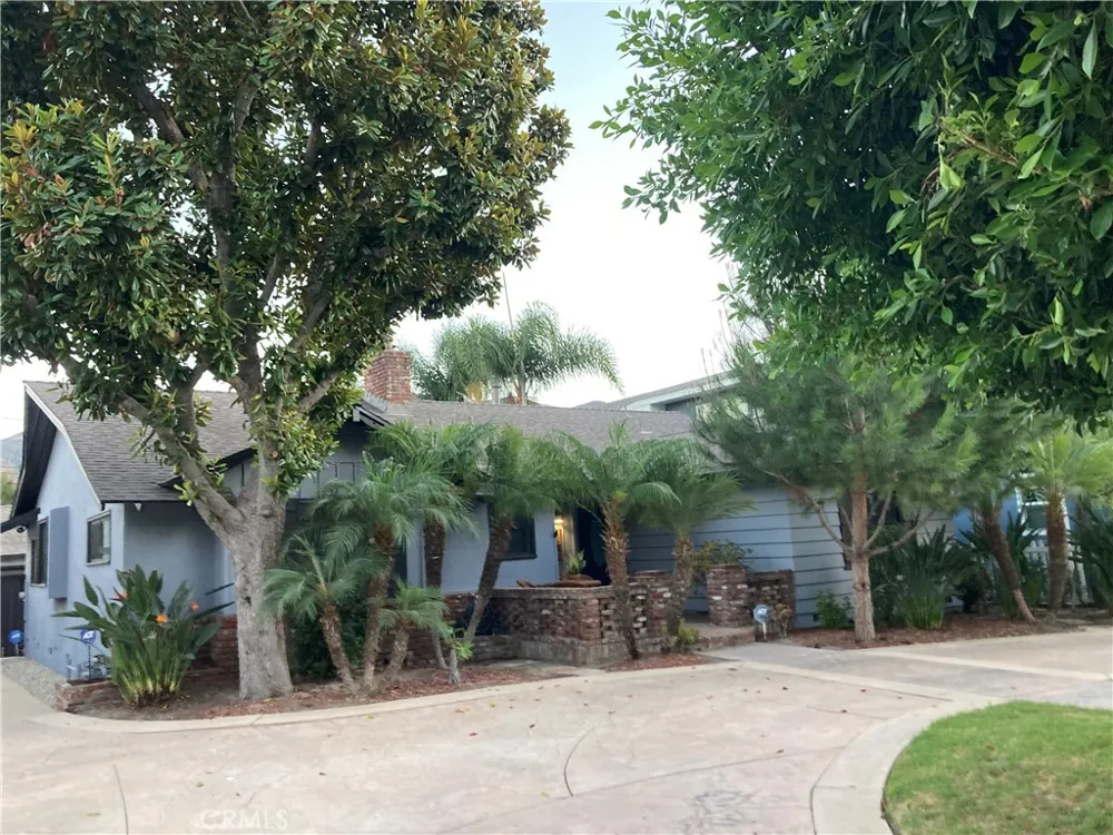1812 W Riverside Burbank, CA 91506