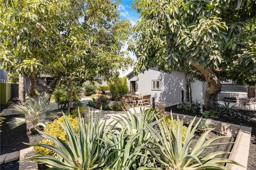 1812 W Riverside Burbank, CA 91506