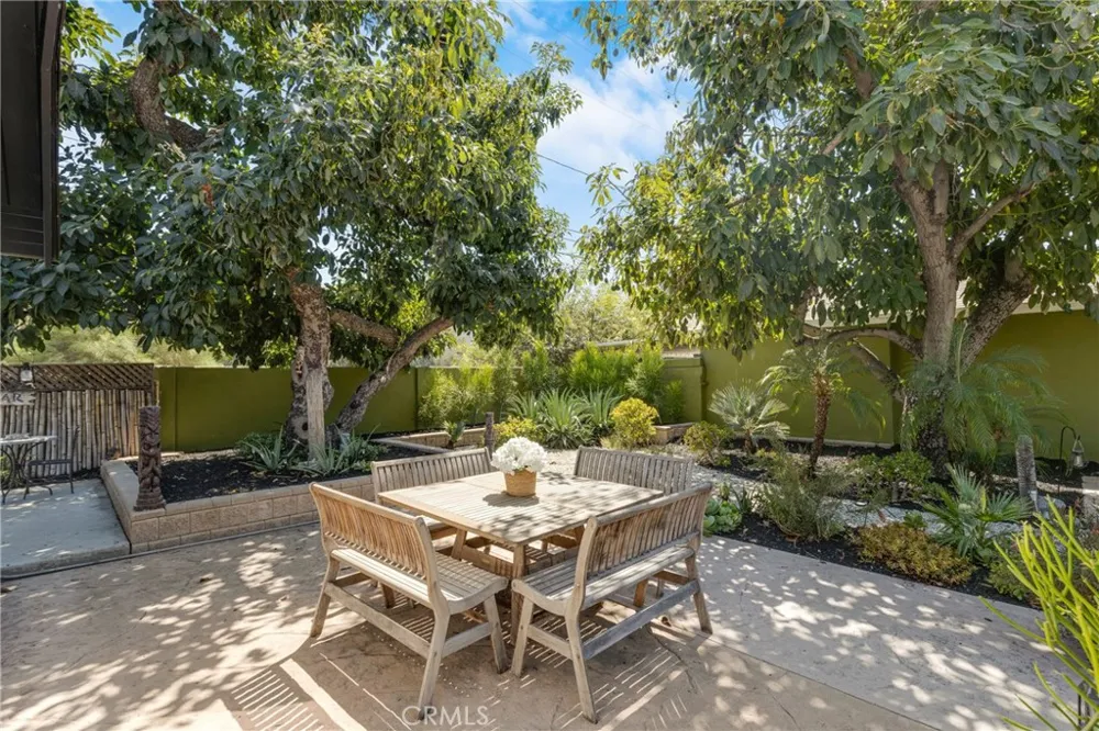 1812 W Riverside Burbank, CA 91506