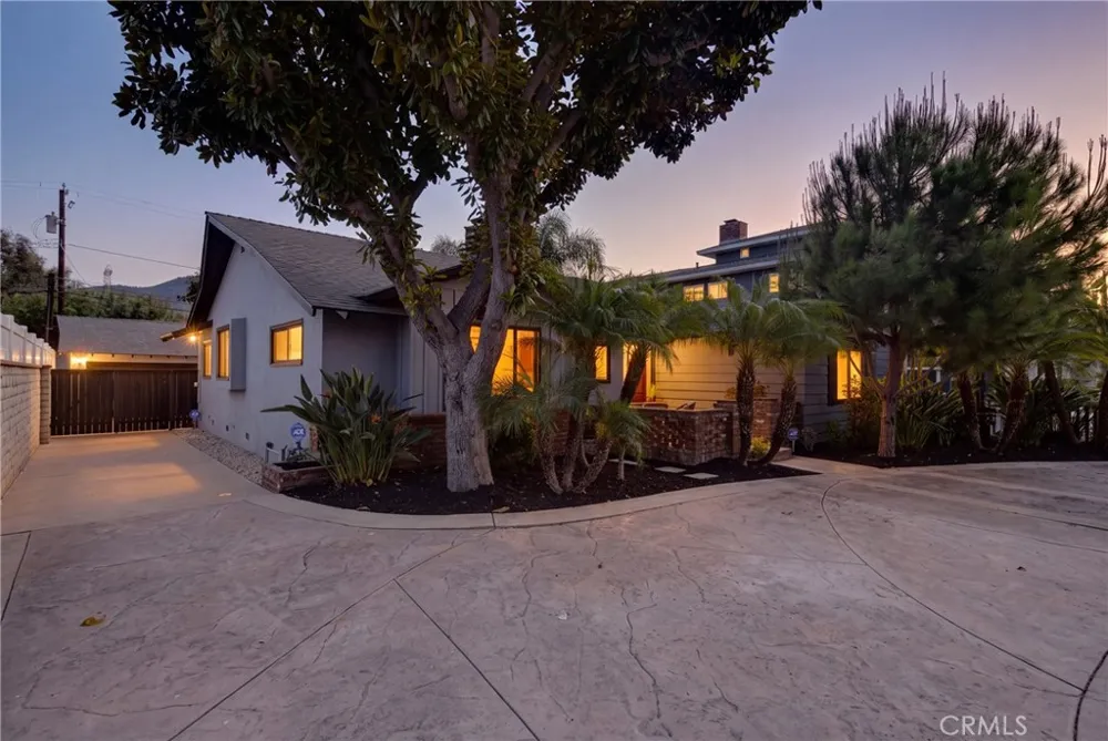 1812 W Riverside Burbank, CA 91506