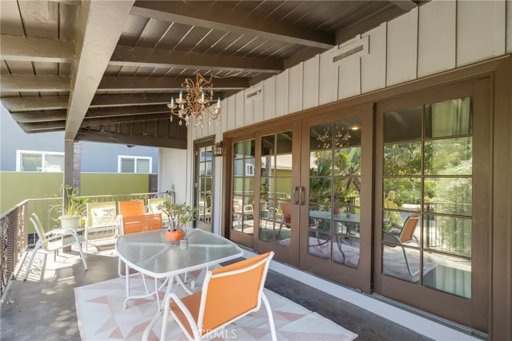 1812 W Riverside Burbank, CA 91506