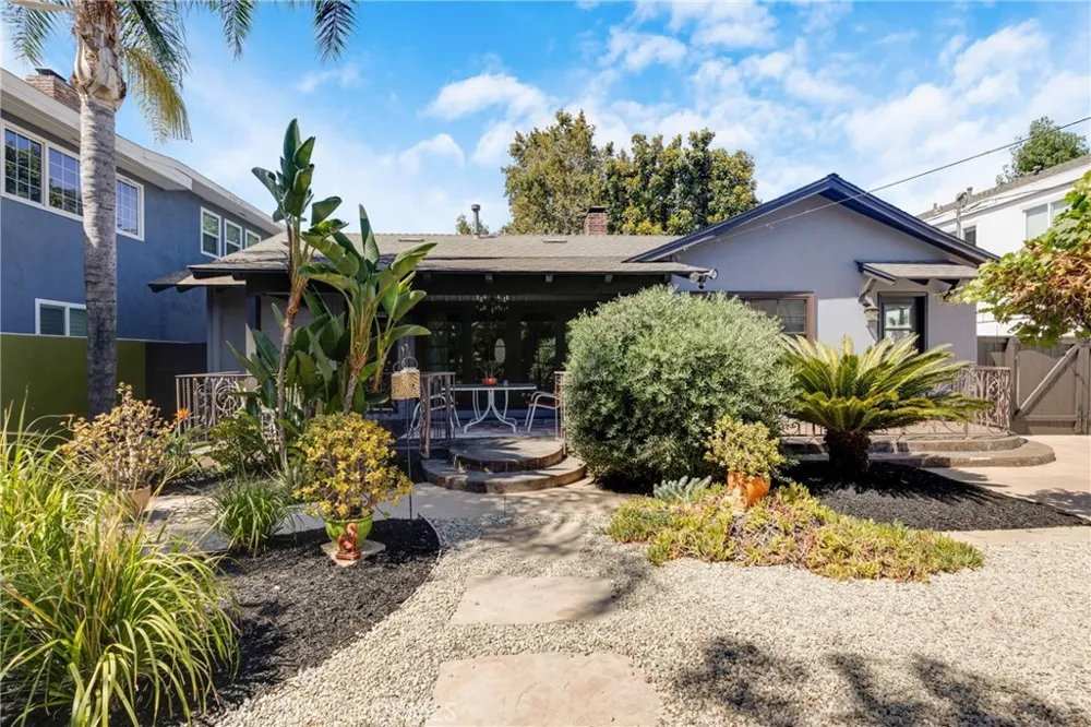 1812 W Riverside Burbank, CA 91506