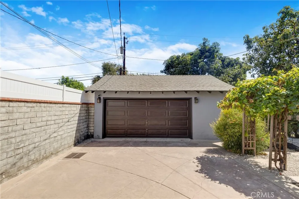1812 W Riverside Burbank, CA 91506
