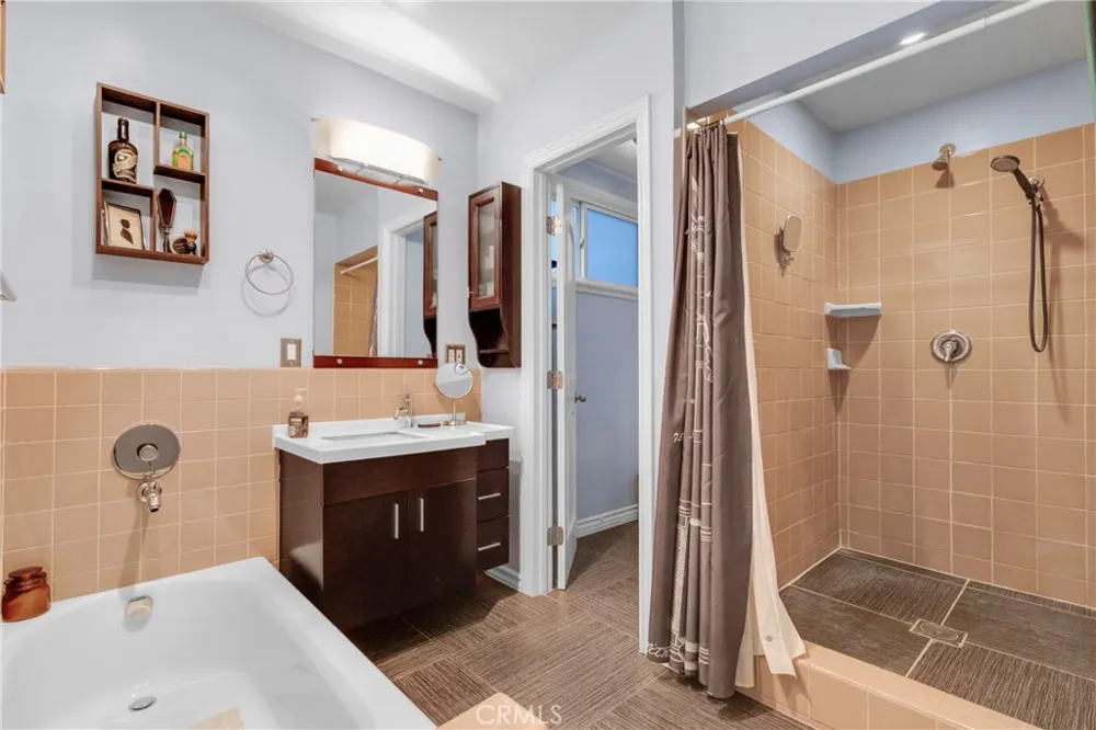 1812 W Riverside Burbank, CA 91506