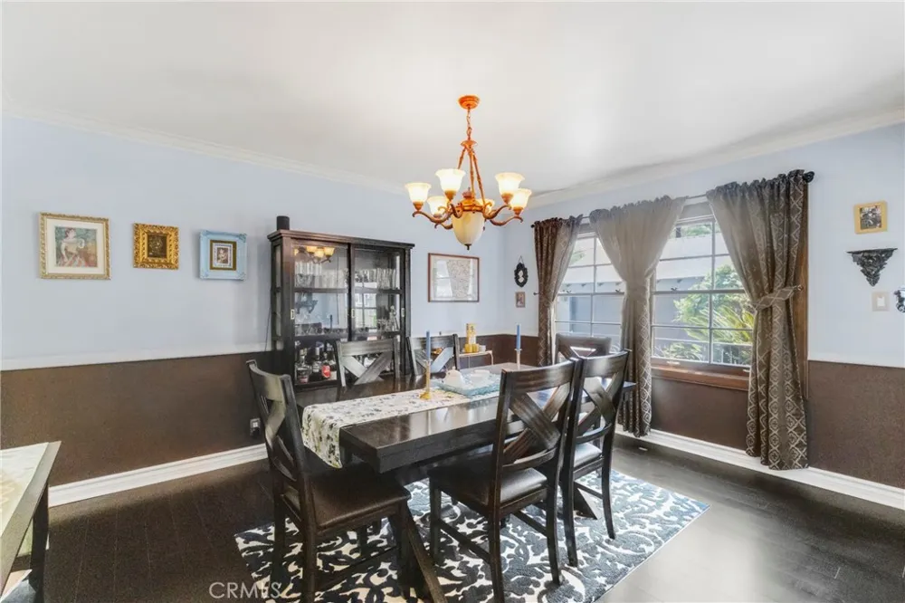 1812 W Riverside Burbank, CA 91506