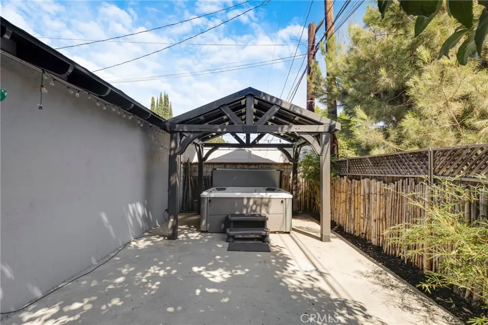 1812 W Riverside Burbank, CA 91506