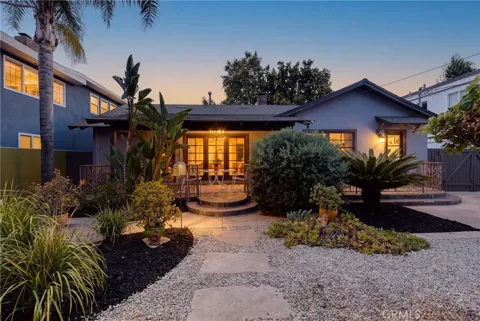 1812 W Riverside