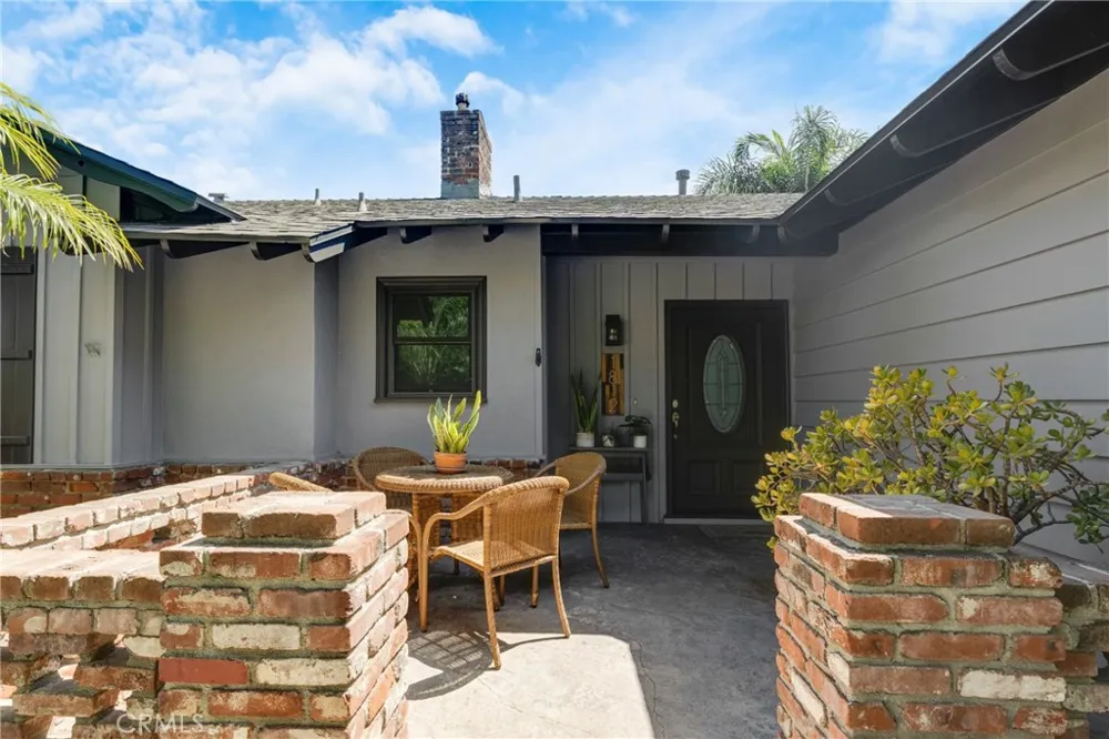 1812 W Riverside Burbank, CA 91506