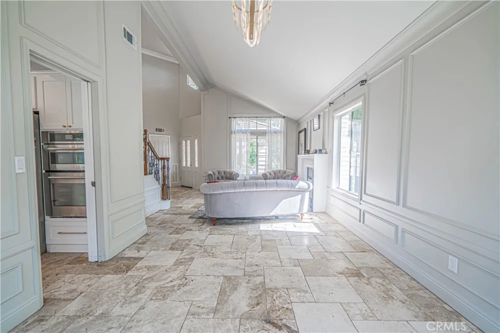 21720 Don Gee Court Saugus, CA 91350