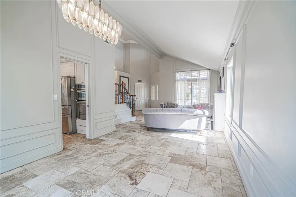 21720 Don Gee Court Saugus, CA 91350
