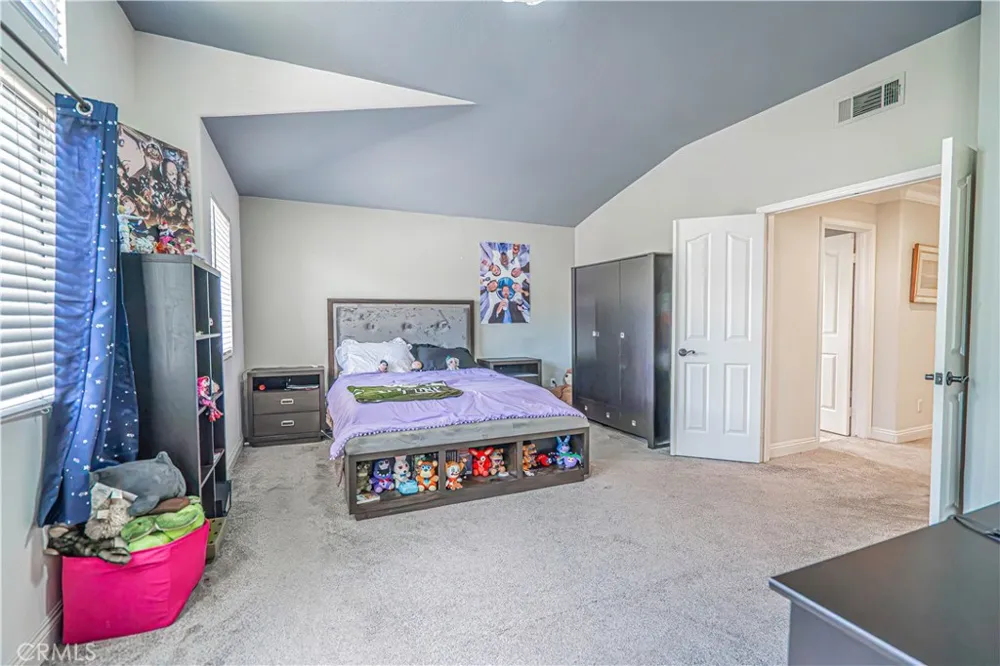 21720 Don Gee Court Saugus, CA 91350