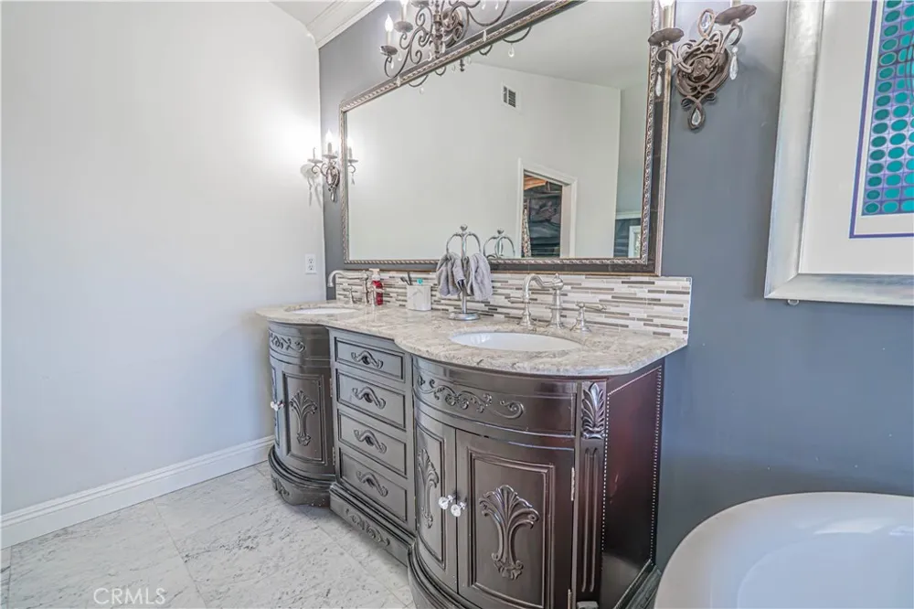 21720 Don Gee Court Saugus, CA 91350