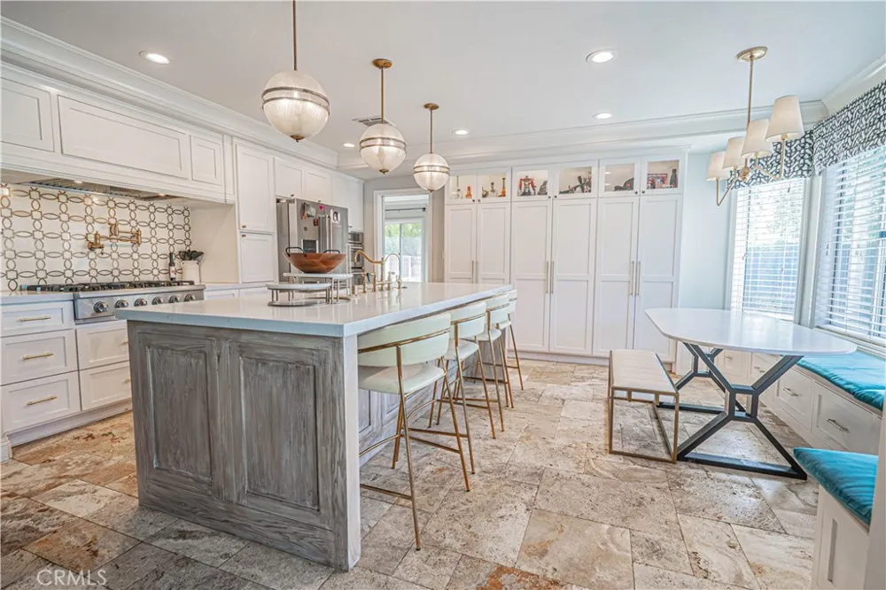 21720 Don Gee Court Saugus, CA 91350