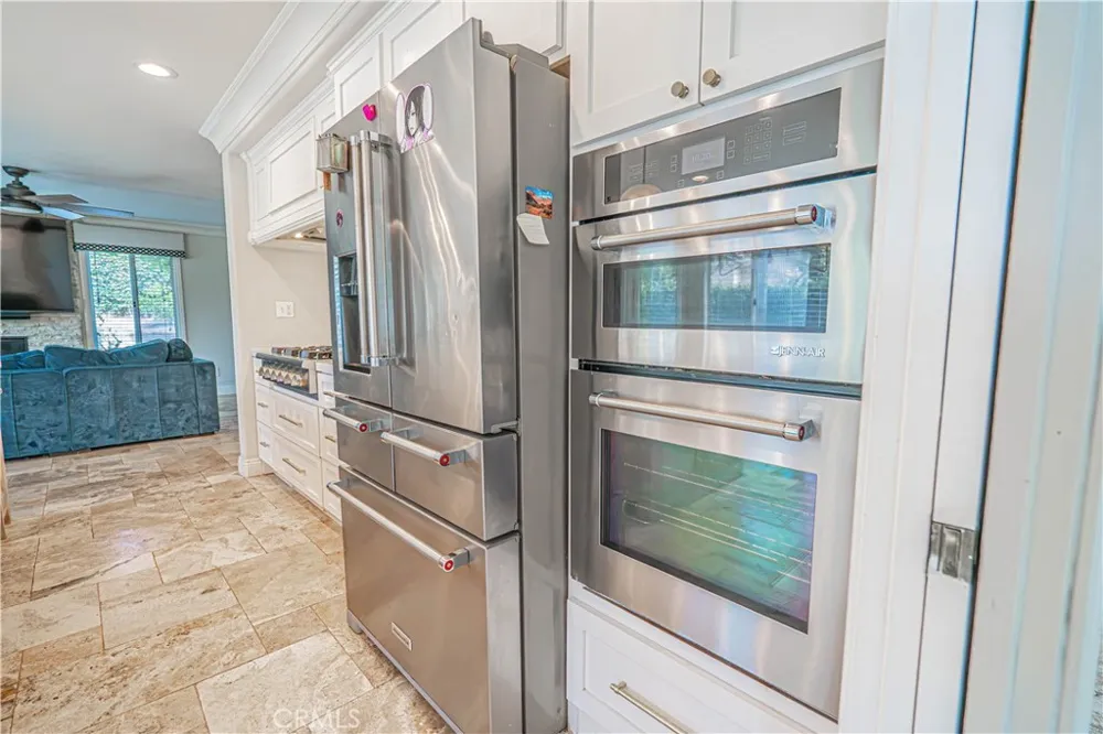 21720 Don Gee Court Saugus, CA 91350