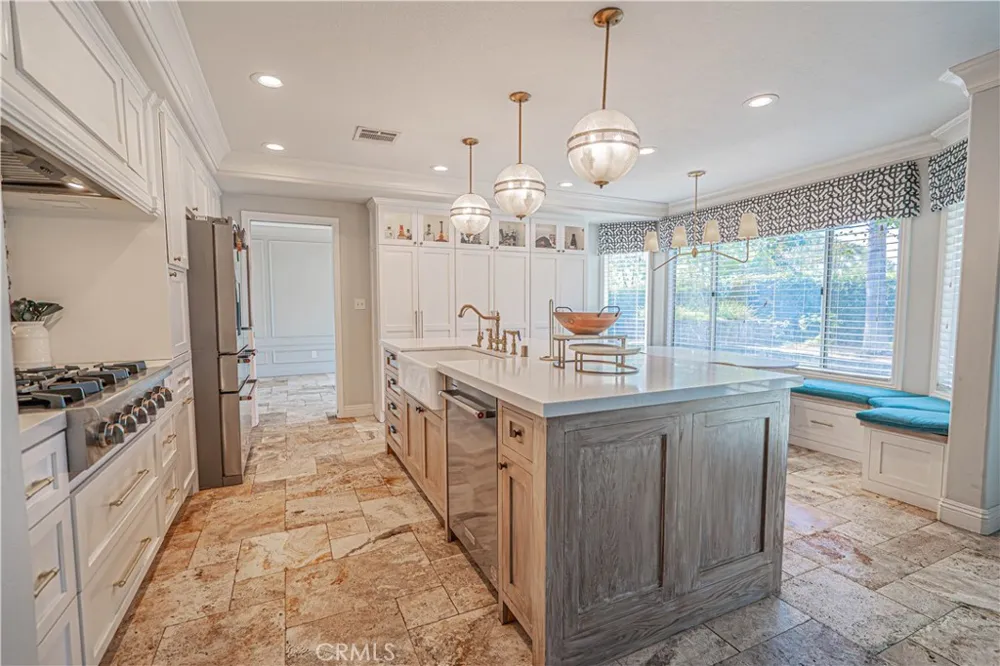 21720 Don Gee Court Saugus, CA 91350