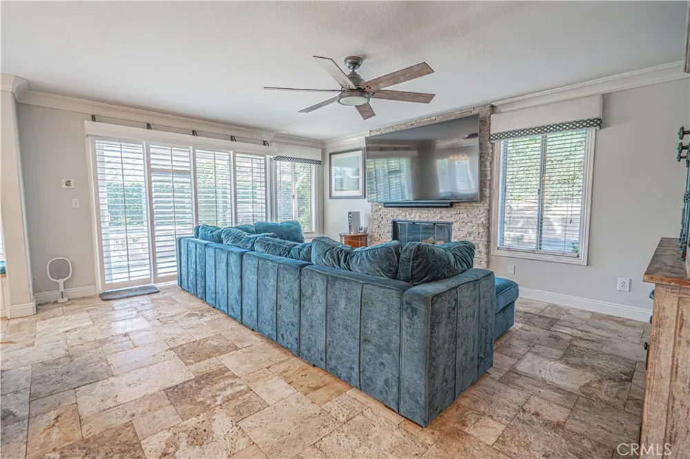 21720 Don Gee Court Saugus, CA 91350