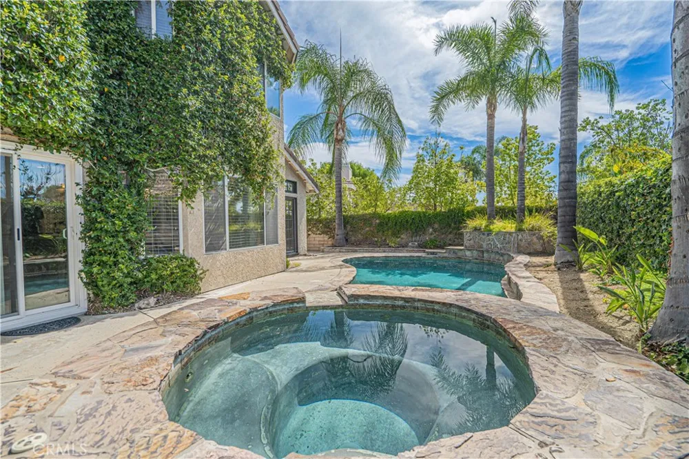 21720 Don Gee Court Saugus, CA 91350