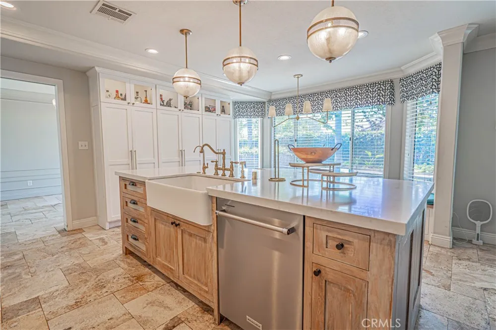 21720 Don Gee Court Saugus, CA 91350