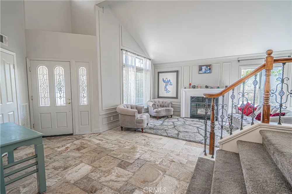 21720 Don Gee Court Saugus, CA 91350