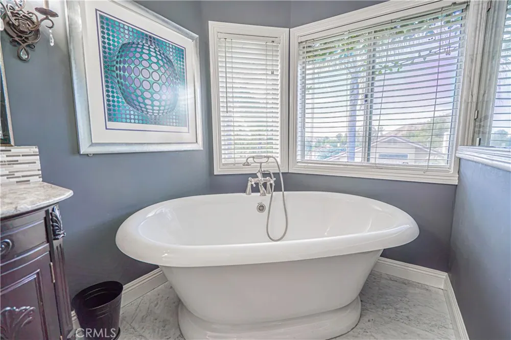 21720 Don Gee Court Saugus, CA 91350