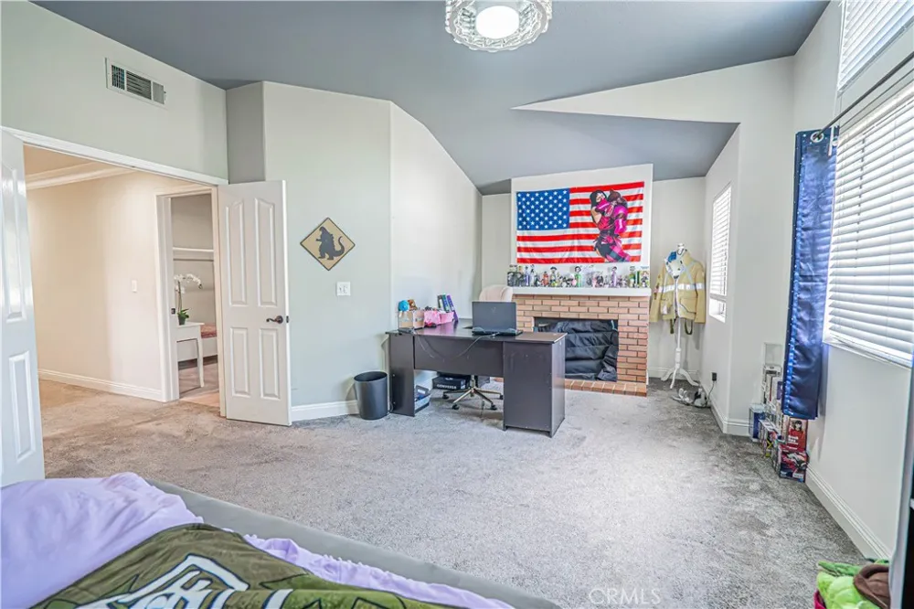 21720 Don Gee Court Saugus, CA 91350