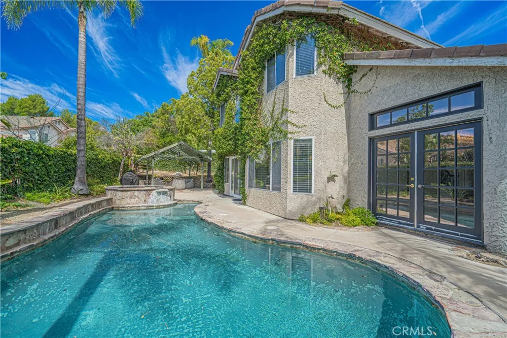 21720 Don Gee Court Saugus, CA 91350